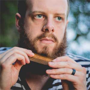  Using a Beard Comb