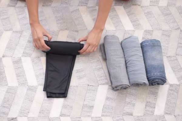 How to Pack a Suitcase Efficiently (2023) 2 how to roll clothes